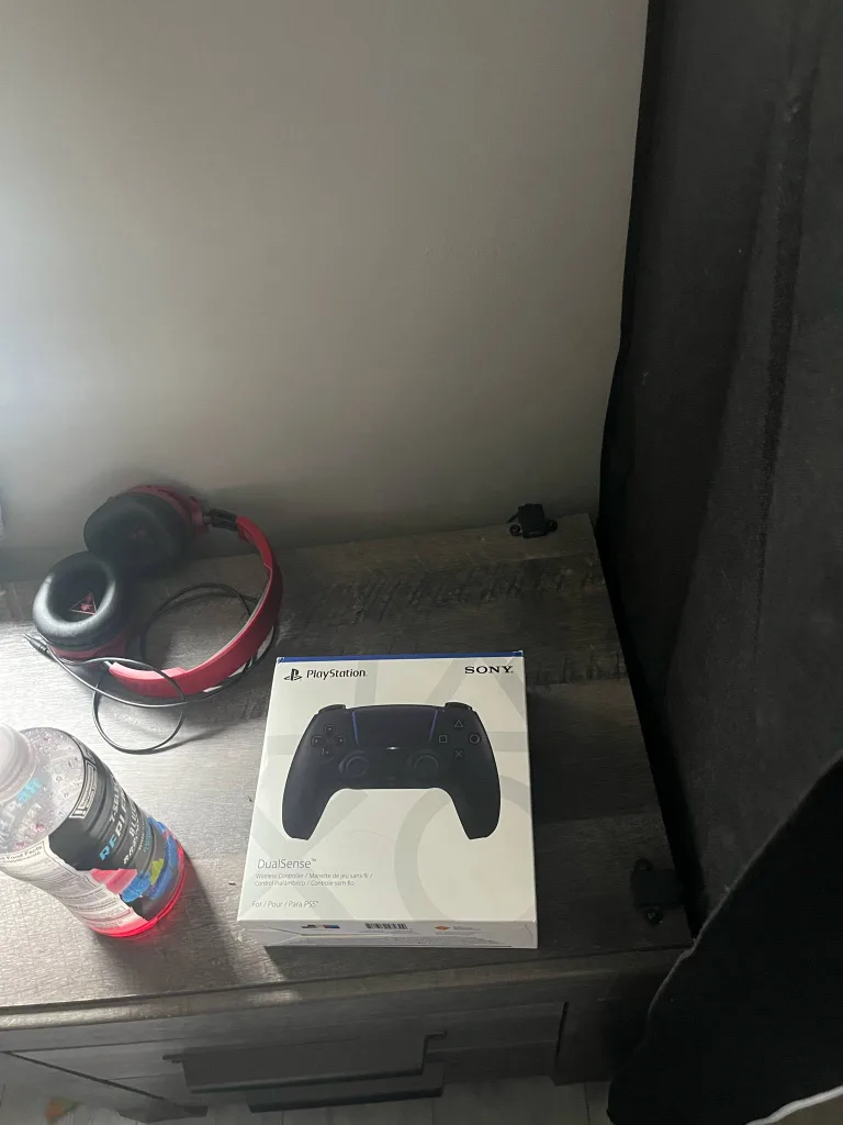 PlayStation 5 disc Console & DualSense Controller image indicator(4)