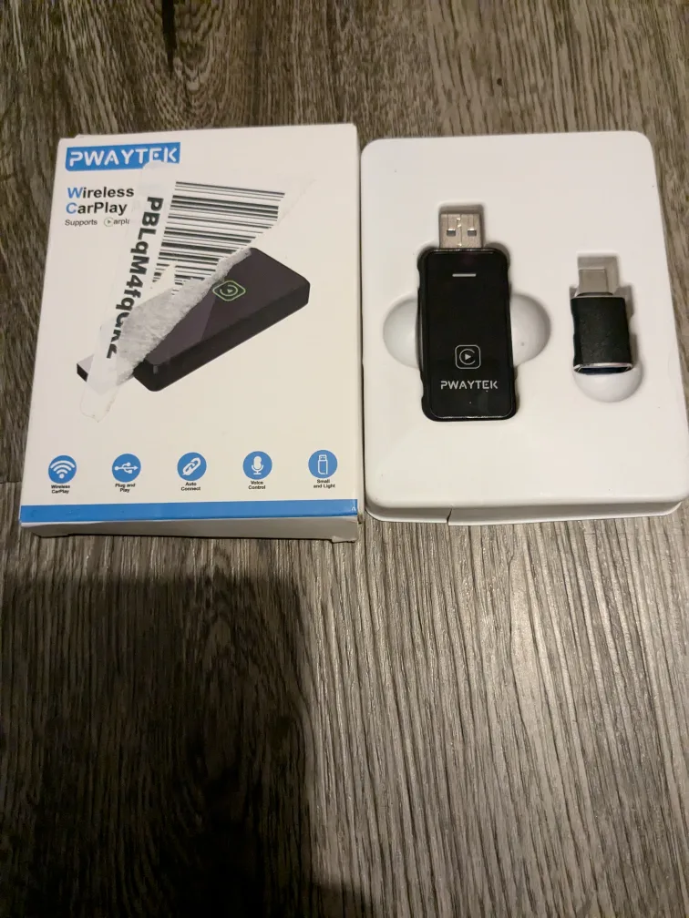 PWAYTEK Wireless CarPlay Adapter - New in Box! thumbnail