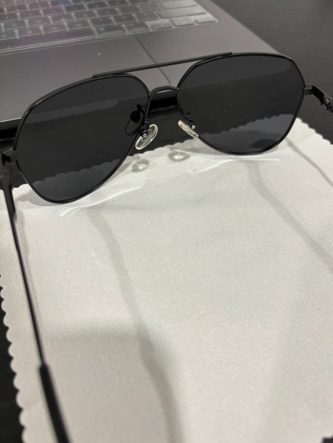 END FRAME Black Sunglasses with Case - photo 2