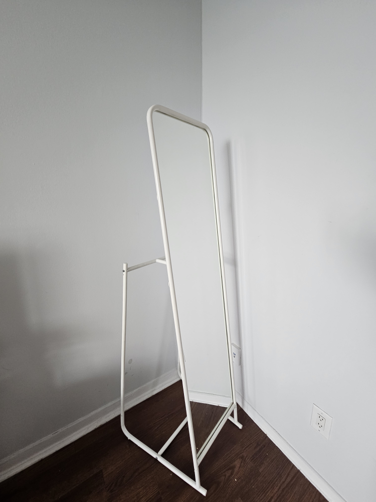 Ikea KNAPPER Standing mirror 💚