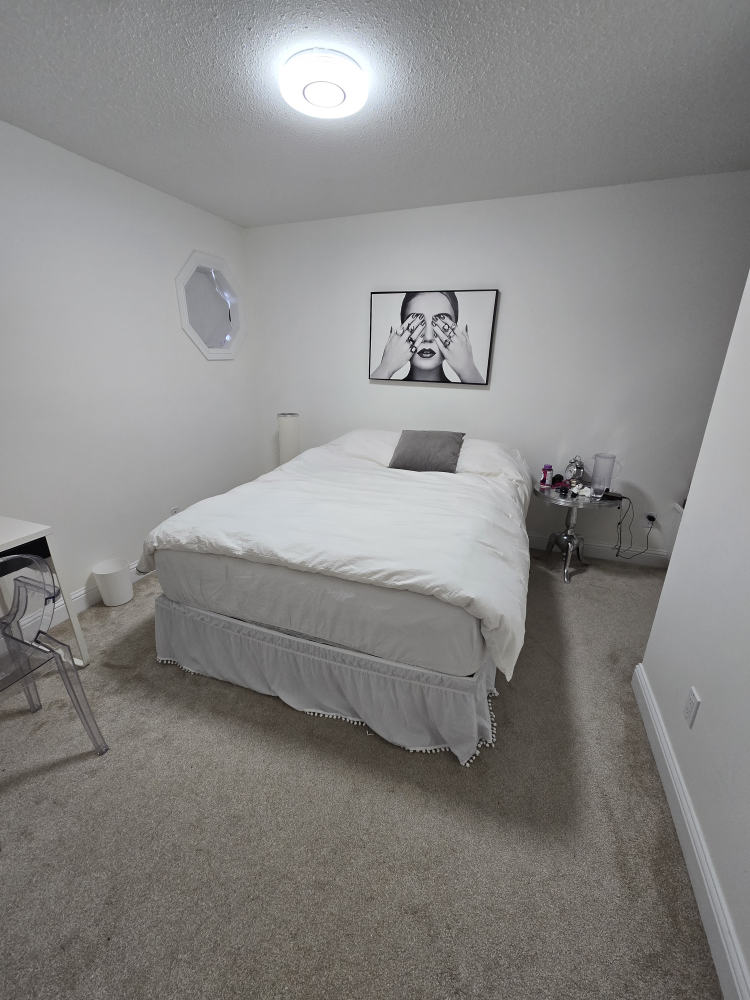 queen bed with mattress and duvet - photo 2