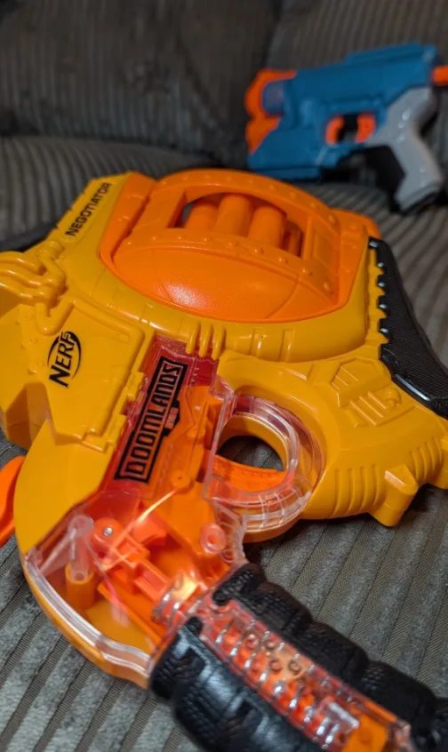 LIKE NEW - 2 NERF BLASTERS + DARTS image indicator(2)