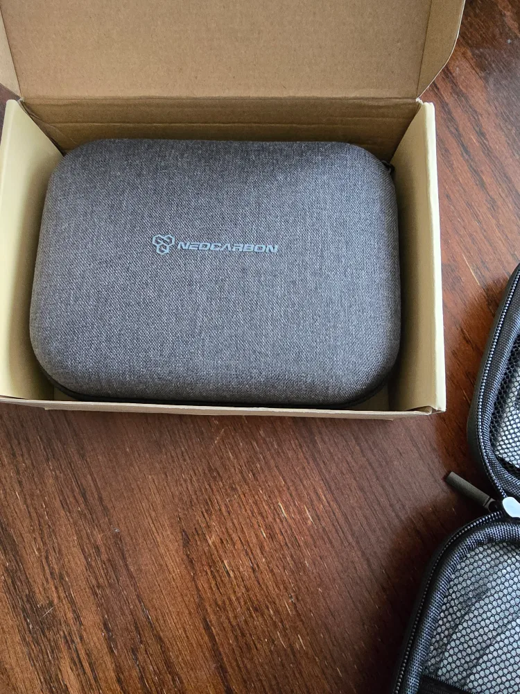 Neocarbon Muscle Stimulator with Case image indicator(2)