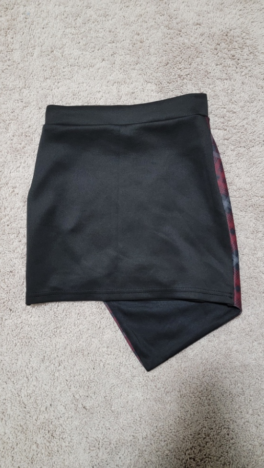 Black & Plaid Asymmetrical Mini Skirt - photo 5