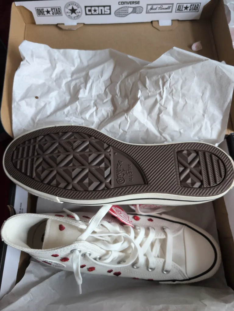 Love me Love me not Brand New High Top Converse