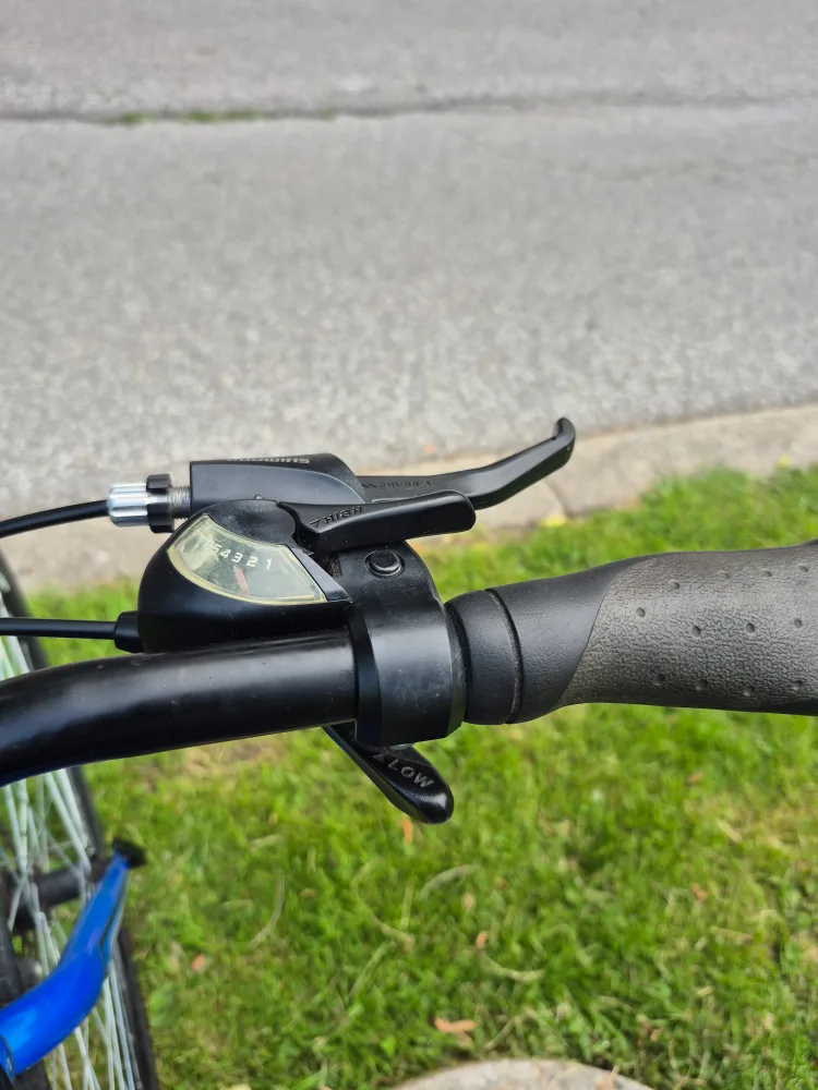 CCM Vector Bike - Blue Hybrid Bicycle image indicator(5)