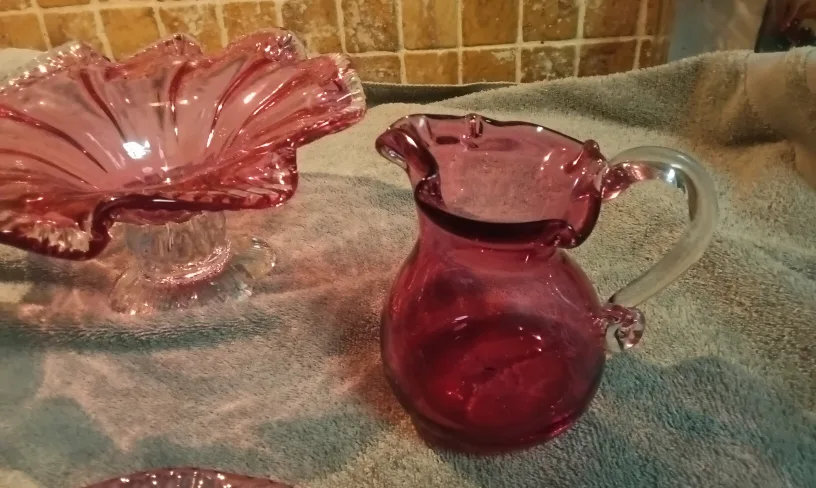 Beautiful 4 Rare Find Pieces Fenton Cranberry Glass  Pieces image indicator(5)