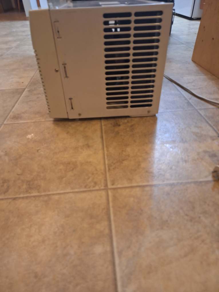 Maytag Window Air Conditioner In Leduc - photo 3
