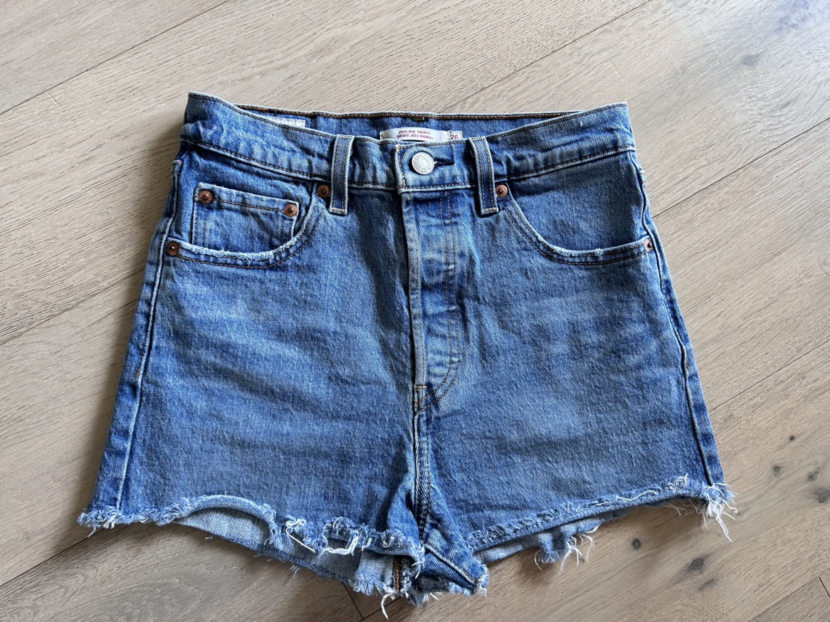 Levi’s Ribcage Shorts Size 26 - photo 2