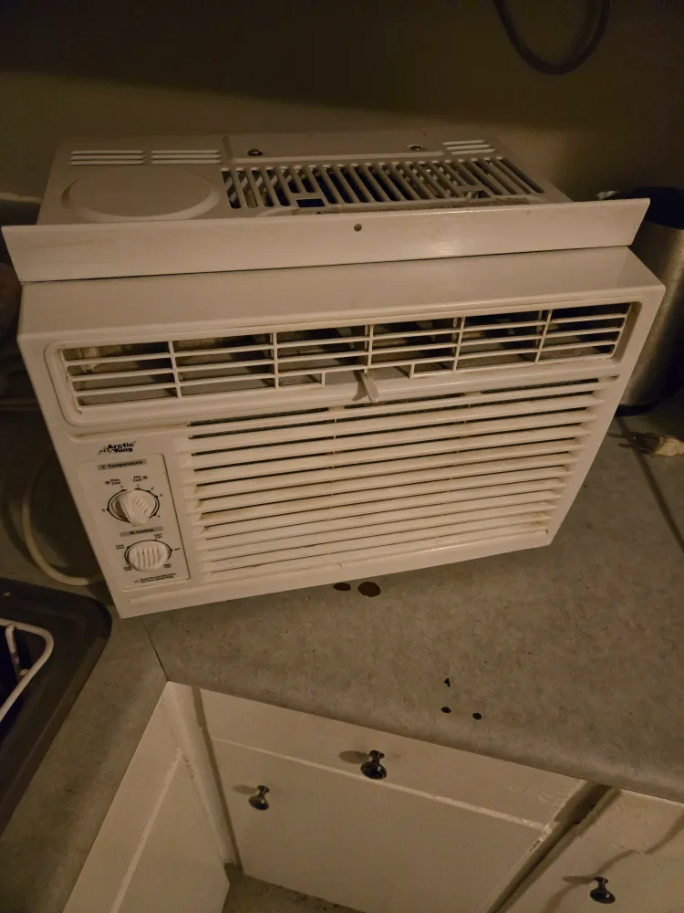 Arctic King Window Air Conditioner 5050 BTU (Like New) image indicator(3)