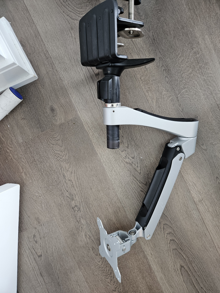 Moving out!! ViewSonic 27" Monitor + Dual Monitor Arms (OBO) - photo 3
