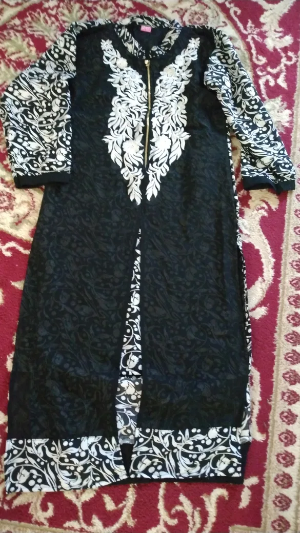 Black and white patterned dress