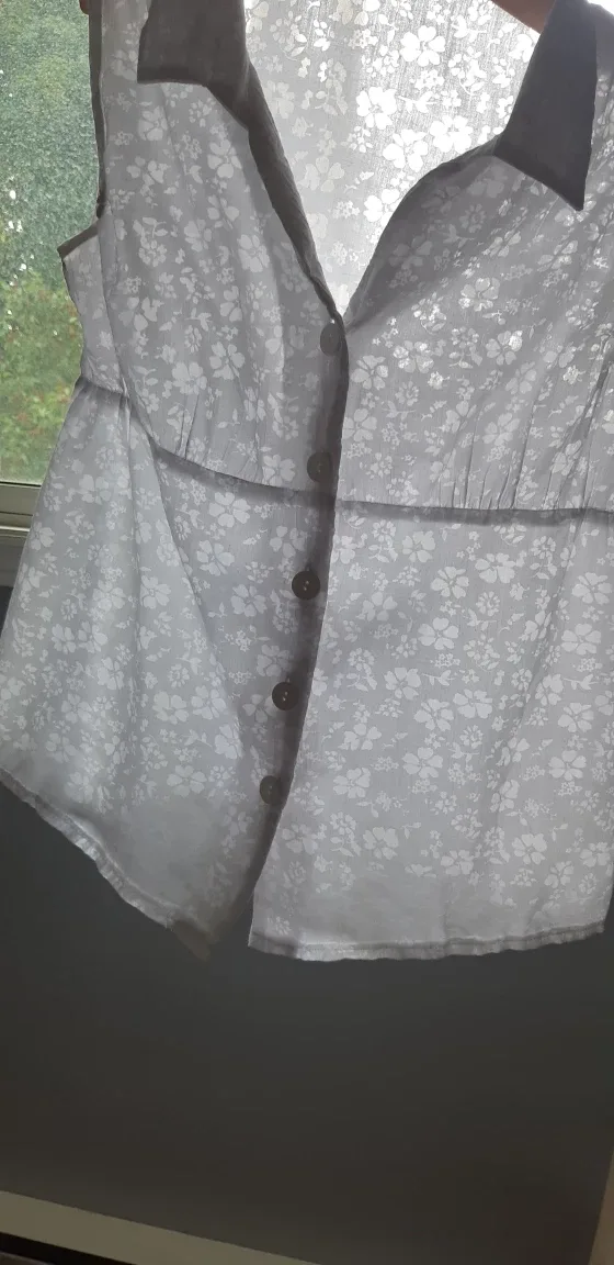 Brody Myles White Floral Sleeveless Blouse image indicator(2)