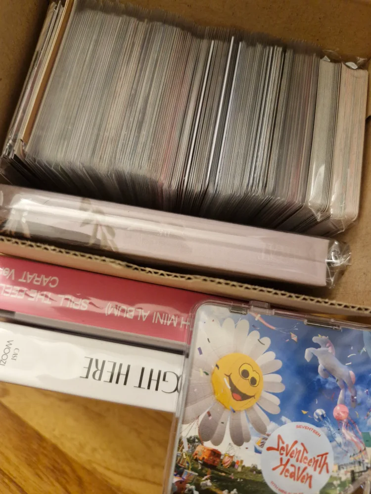Seventeen Albums & Photocards thumbnail