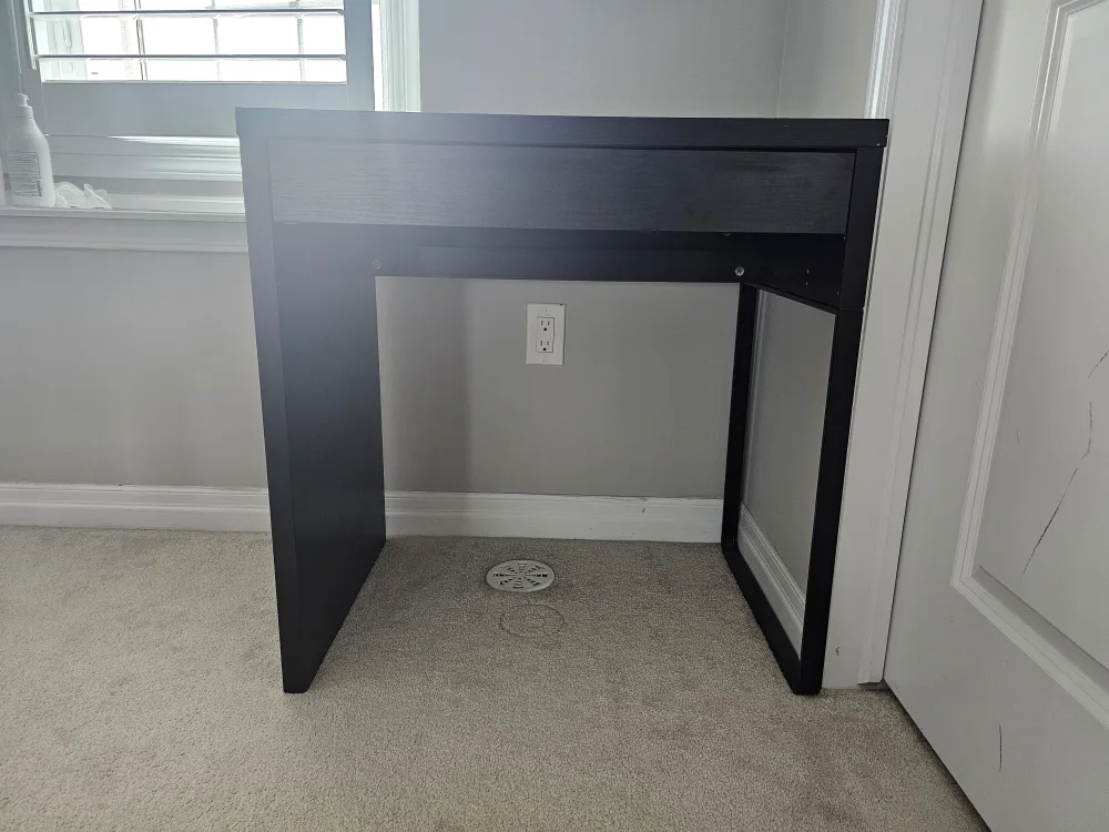IKEA MICKE Desk thumbnail