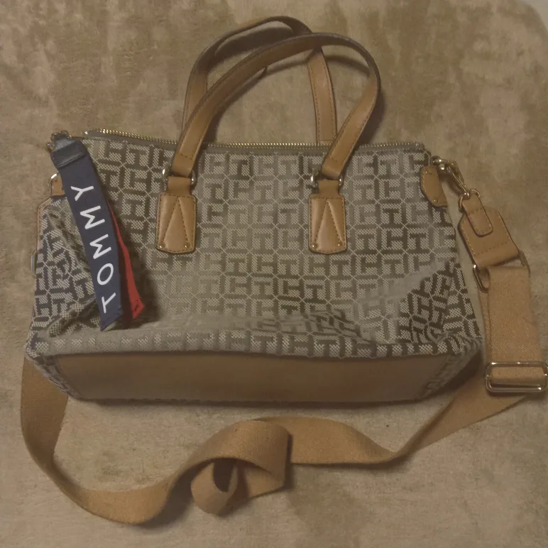 Tommy Hilfiger Purse thumbnail