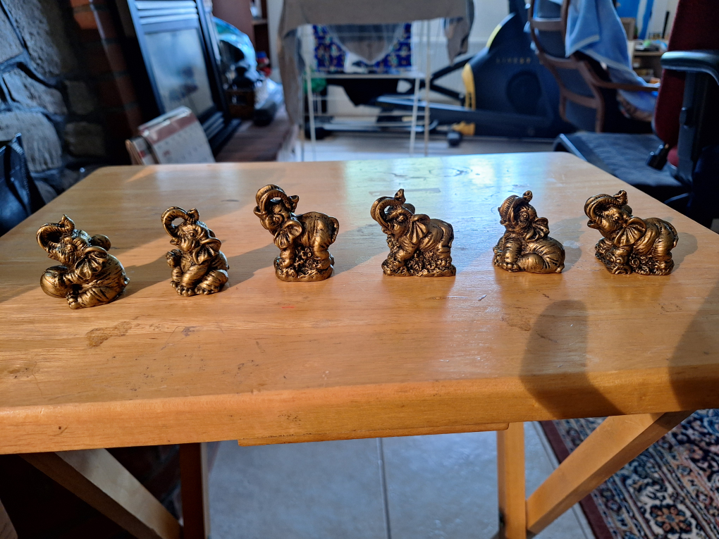 Set of Elephant Figurines - photo 2