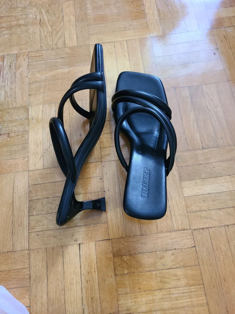 Strappy Black Heeled Sandal - sz 9 image indicator(9)