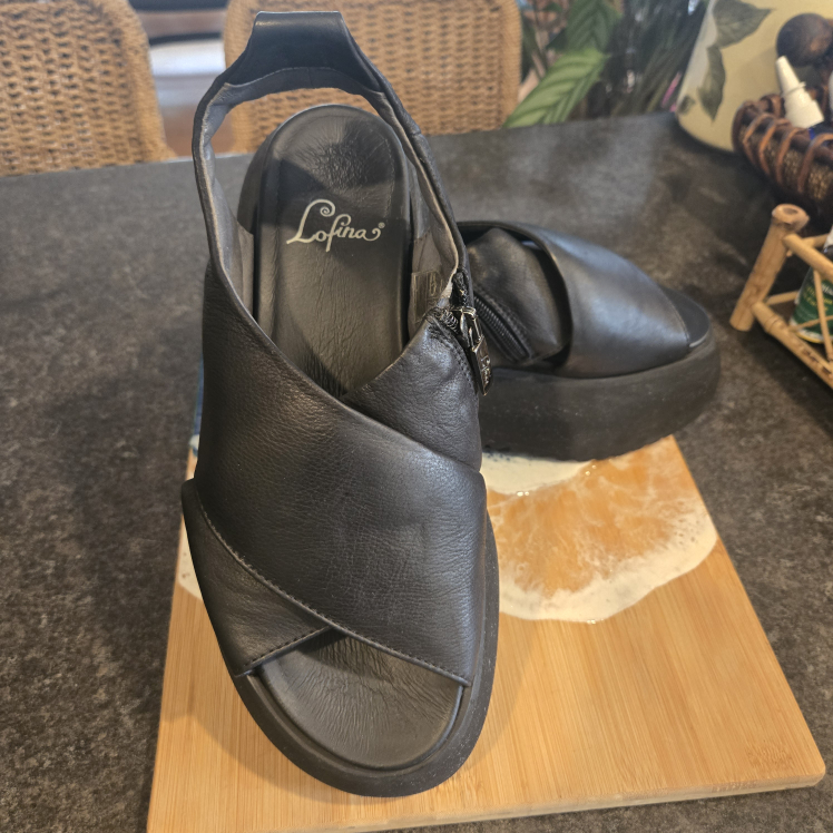Lofina Black Leather Crossover Sandals 8.5 - photo 4