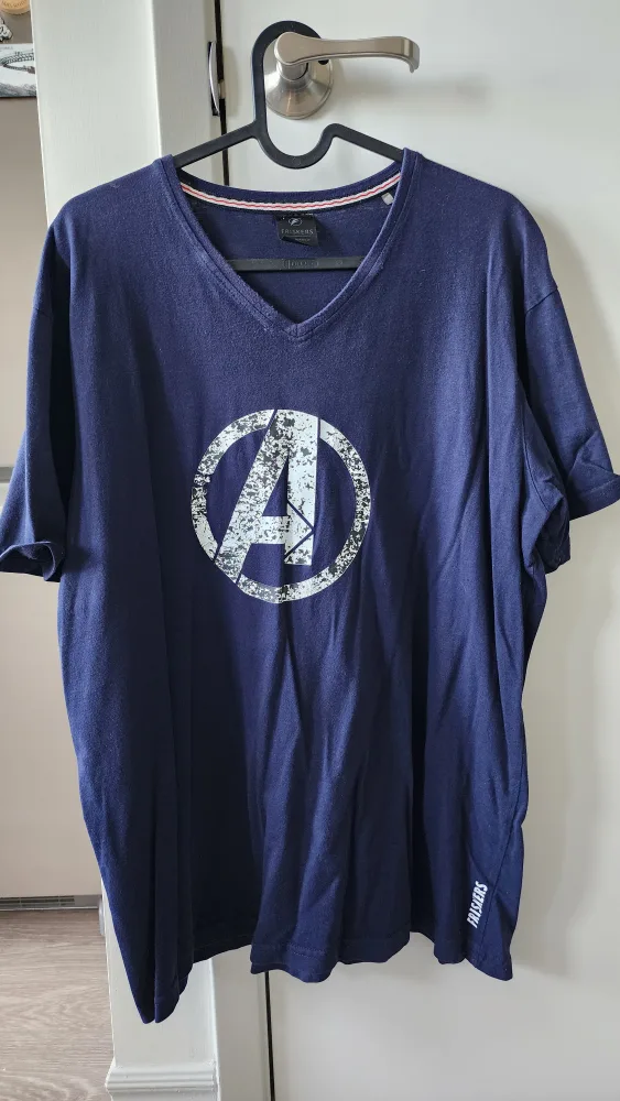 Friskers Avengers XXL T-Shirt thumbnail