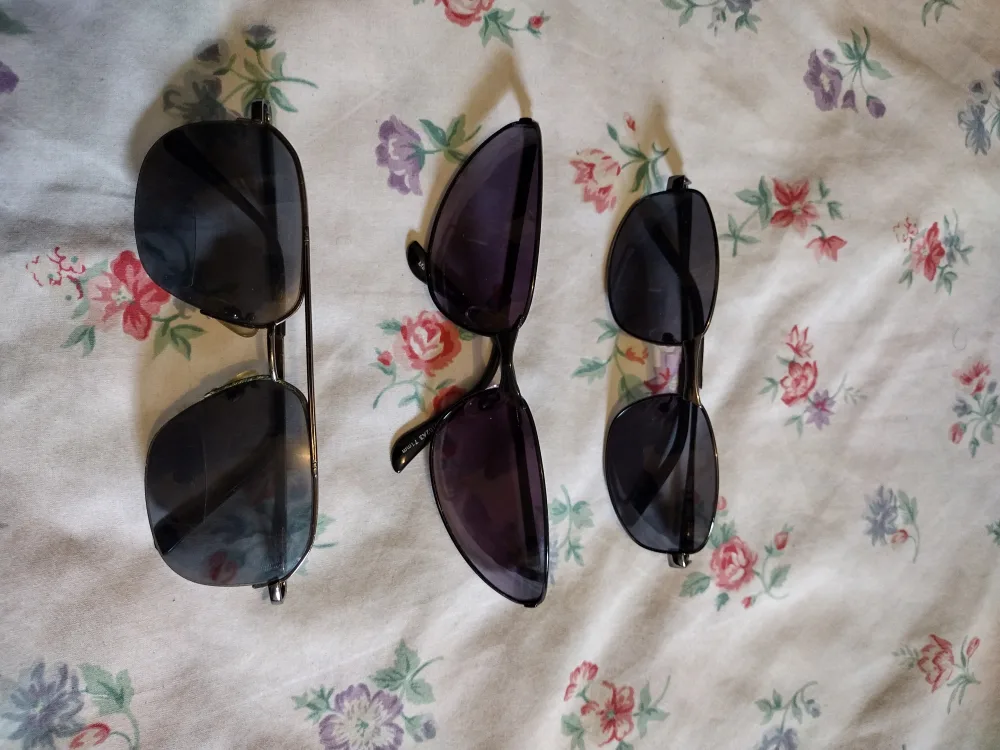 Sunglasses Lot 🕶️🕶️🕶️ thumbnail