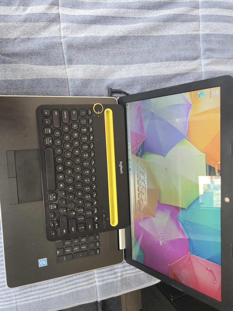 HP Laptop with Logitech Keyboard - photo 3