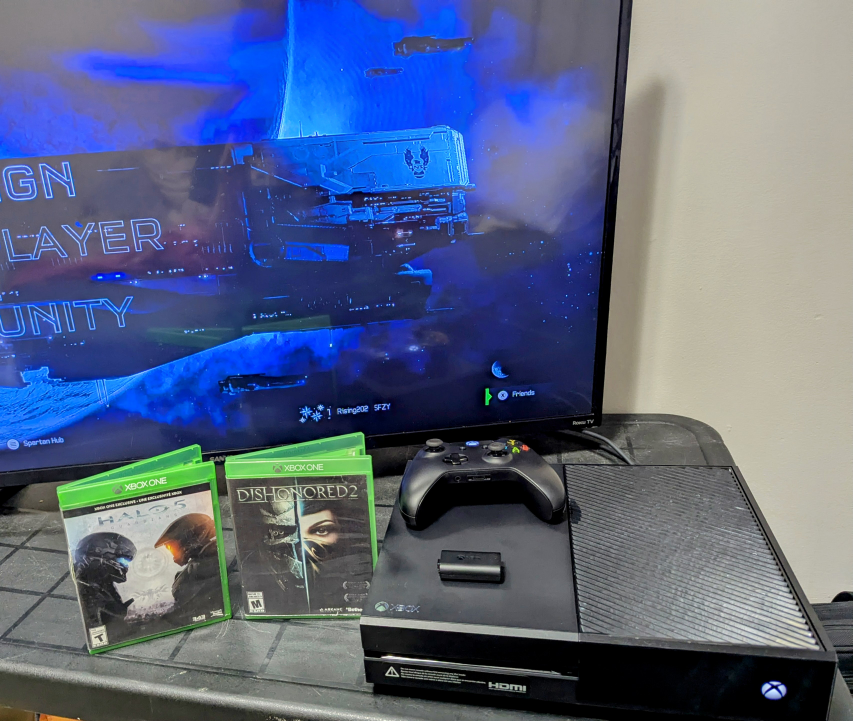 1TB Cleaned & Dusted Xbox One with a Controller & 2 Games