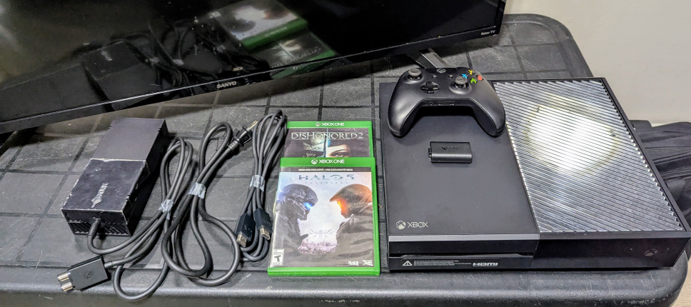 1TB Cleaned & Dusted Xbox One with a Controller & 2 Games - photo 2