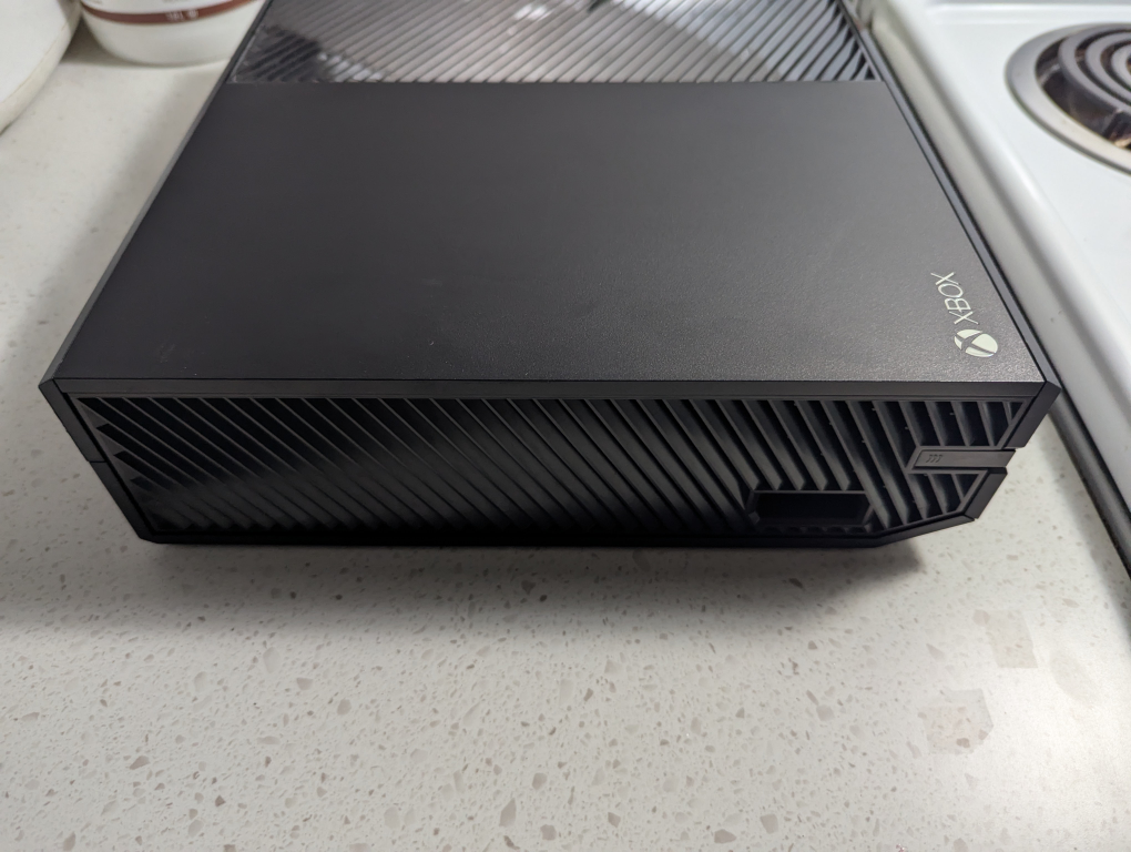 1TB Cleaned & Dusted Xbox One with a Controller & 2 Games - photo 4