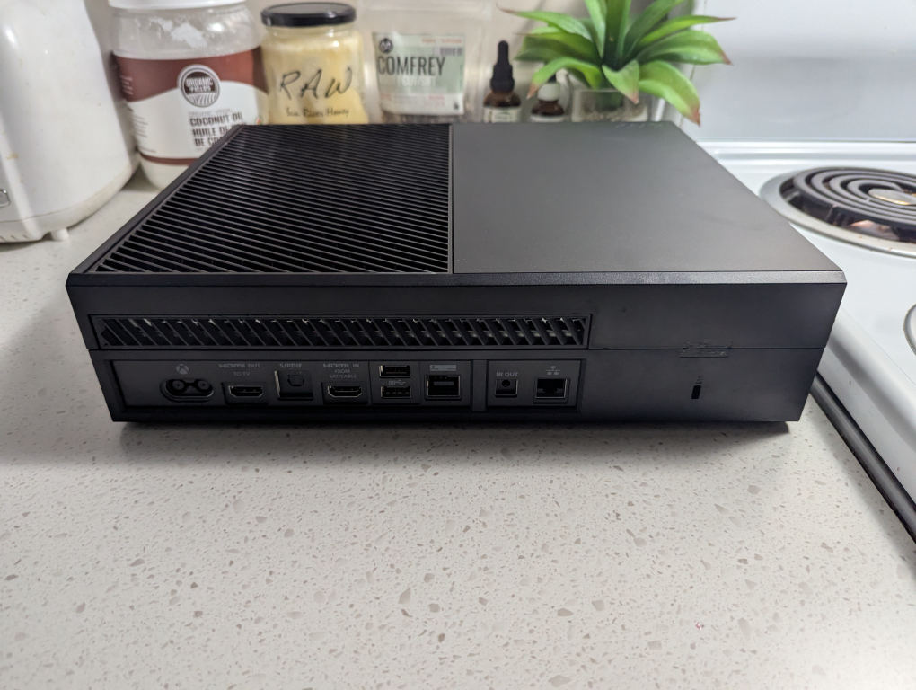1TB Cleaned & Dusted Xbox One with a Controller & 2 Games - photo 5