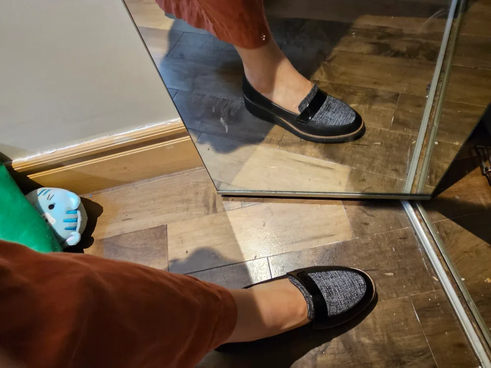 Clarks Shoes size 9 image indicator(4)