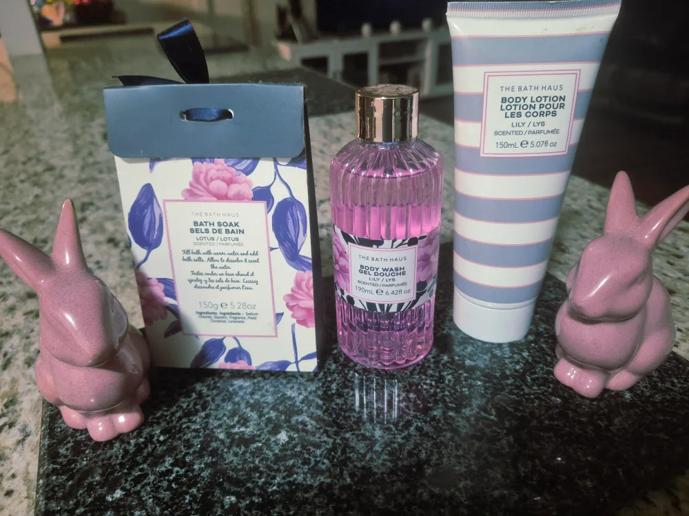 The Bath Haus Lily/Lys Bath Set thumbnail