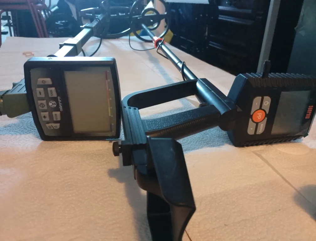 AS NEW 2 metal detectors thumbnail