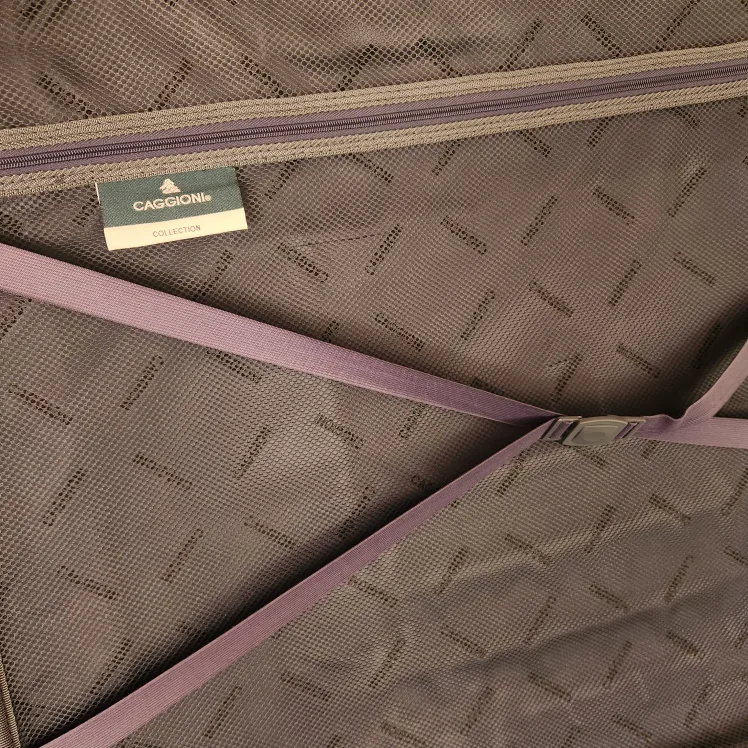 Caggioni Red and Black Suitcase image indicator(6)