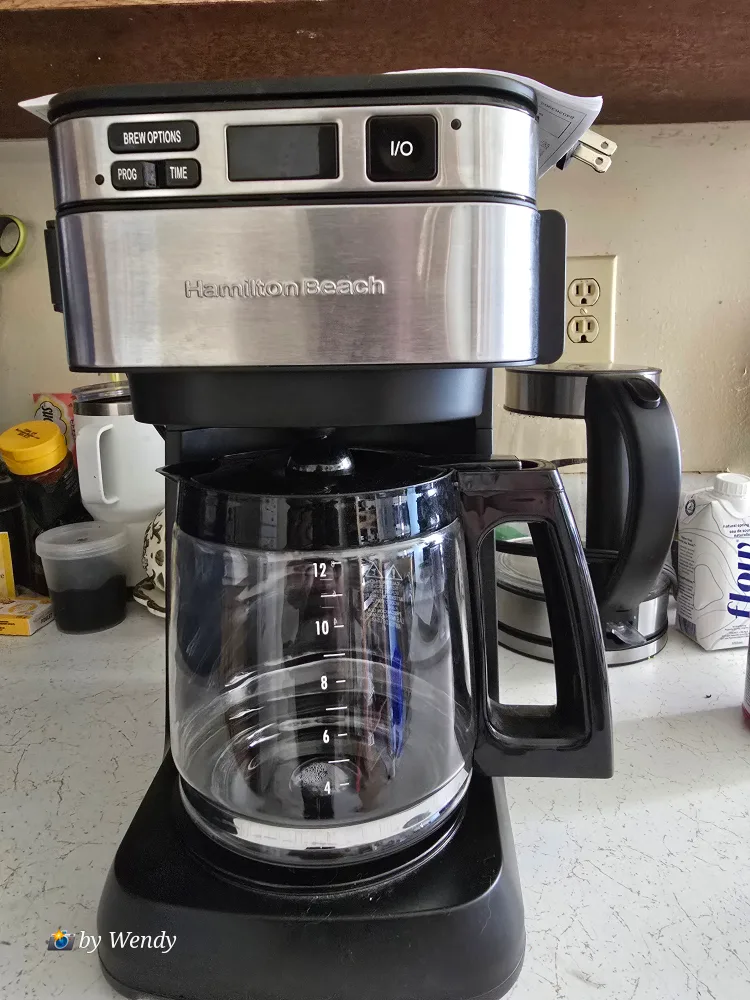 Hamilton Beach Coffee Maker Front fill and bag of filters 💚 thumbnail