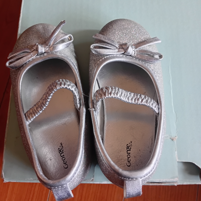 Silver Sparkle Mary Jane Shoes💚
