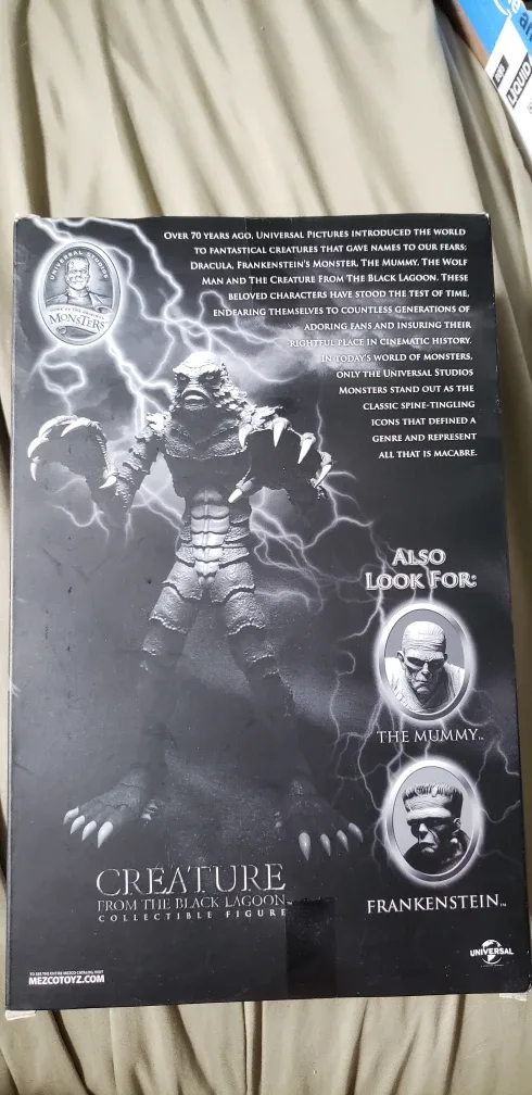 Creature from the Black Lagoon Collectible Figure image indicator(3)