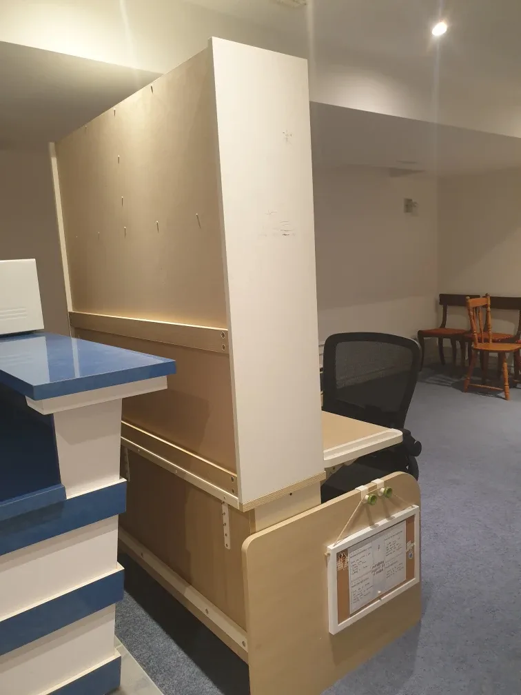 Adjustable Children's Desk with Hutch image indicator(4)