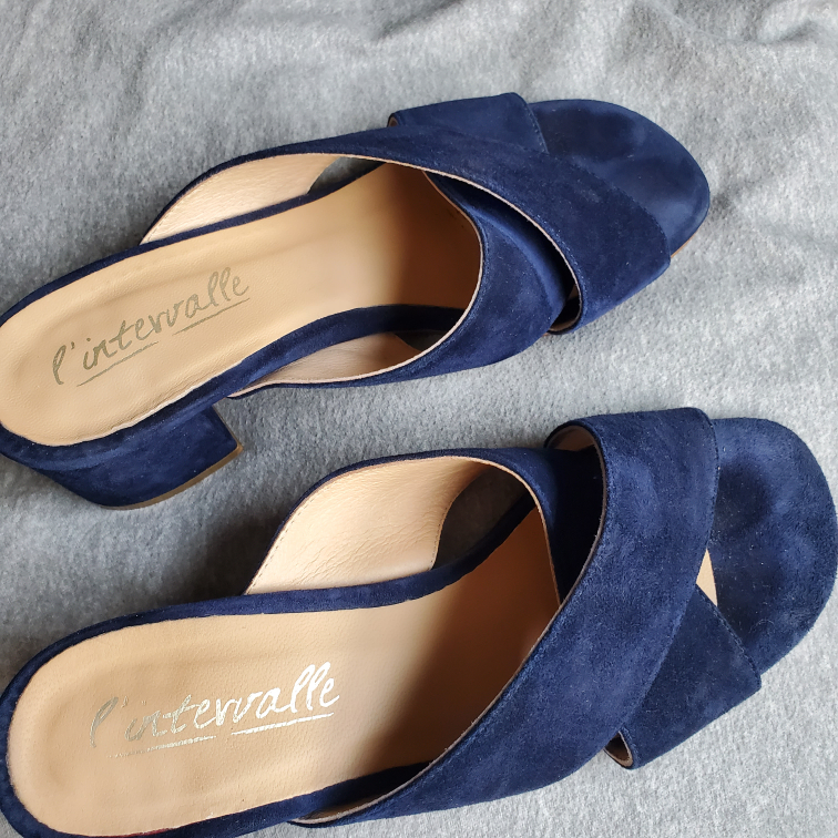 L'intervalle navy suede shoes