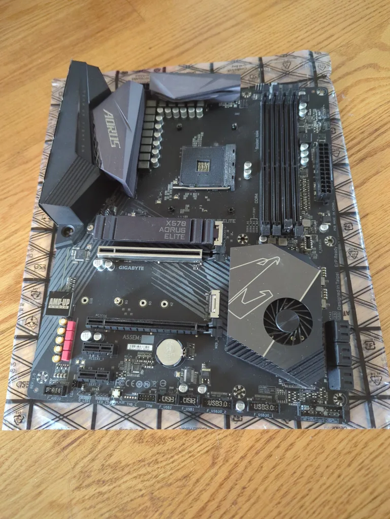 Gigabyte Aorus X570 Elite thumbnail