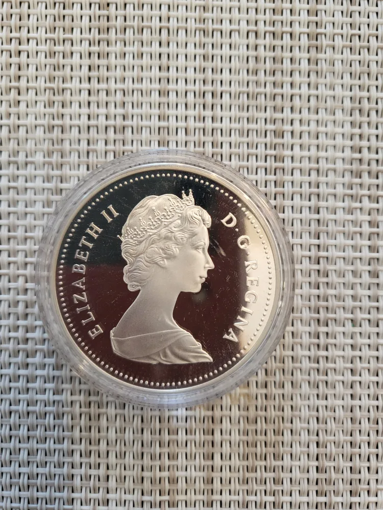 1983 Canadian Commerative Silver Dollar image indicator(3)