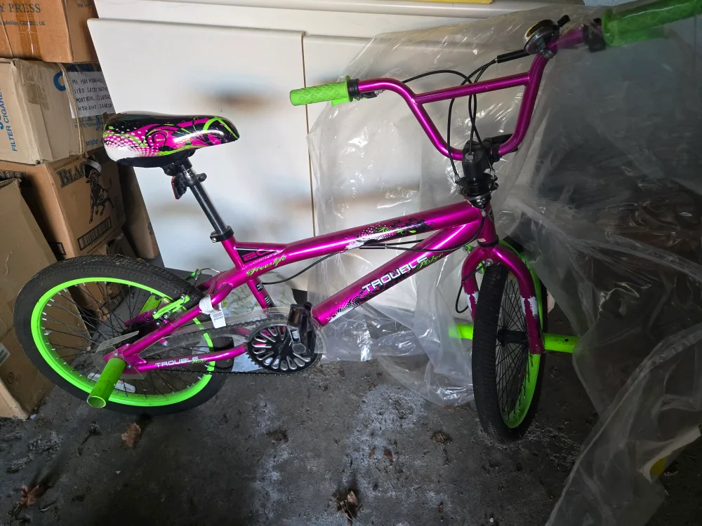 Kent 20" Trouble Girl's BMX Bike (Pink & Green) image indicator(2)