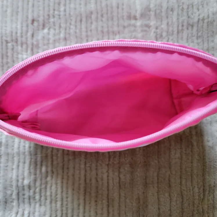 💫NWOT💫 Clinique || set of 2 pink cosmetic bags image indicator(3)