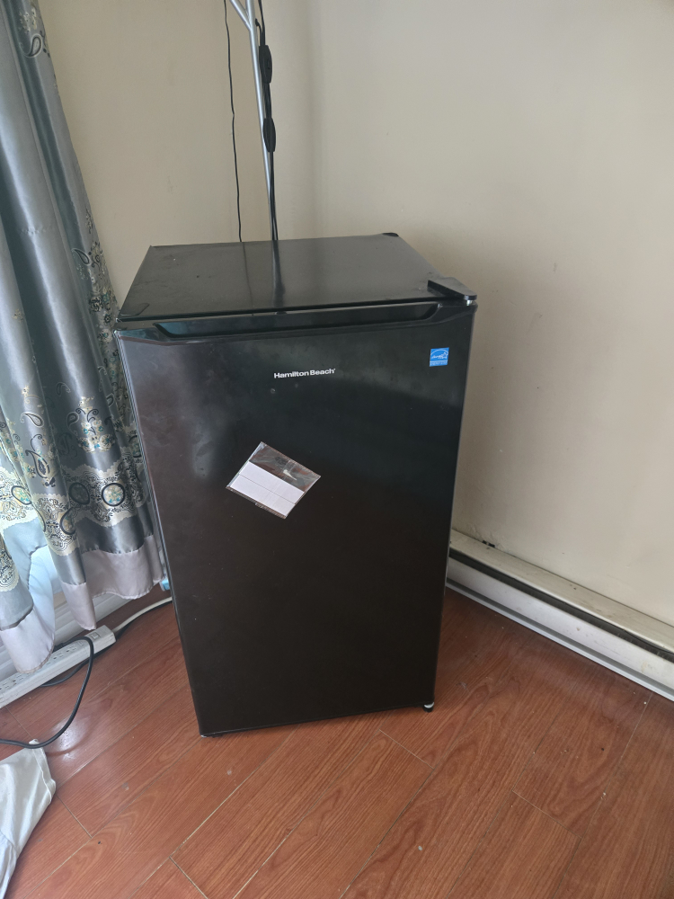 Hamilton Beach Mini Fridge