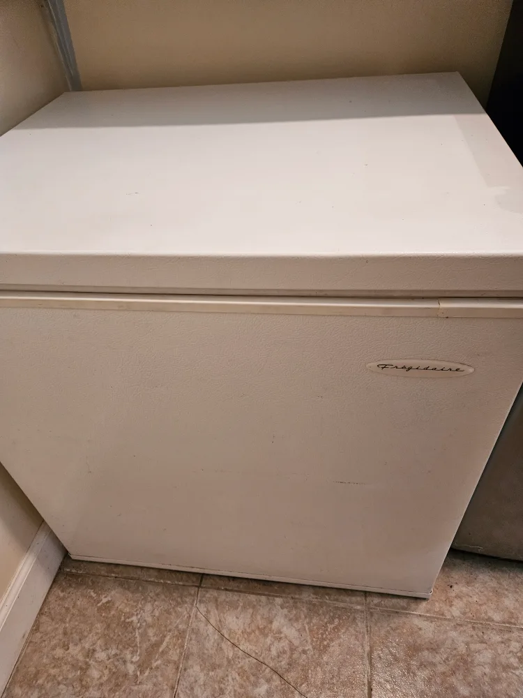 Frigidaire Chest Freezer thumbnail