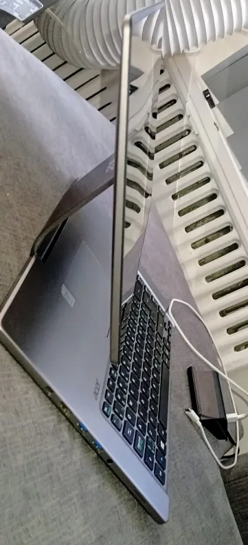 Acer Aspire R7 Laptop - Windows 11, i5, 16GB RAM image indicator(2)