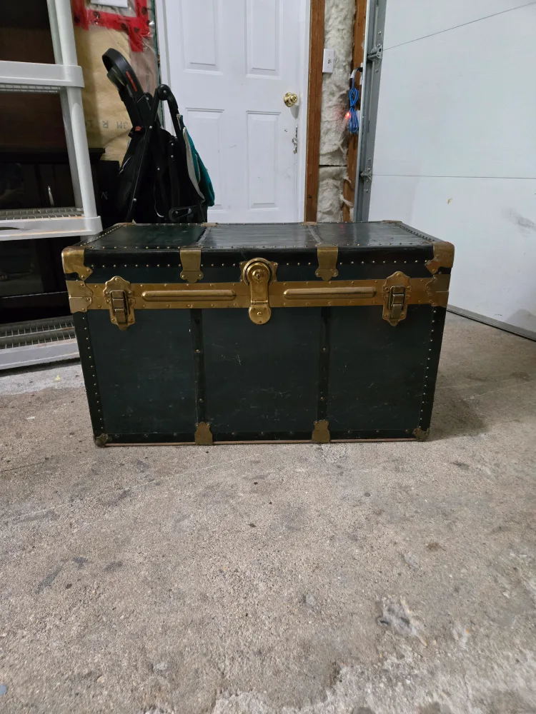 Vintage-Style Storage Trunk