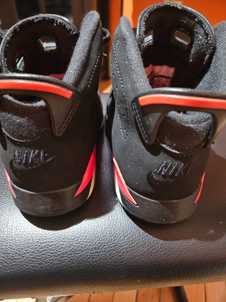 Black Jordan Sneakers image indicator(3)