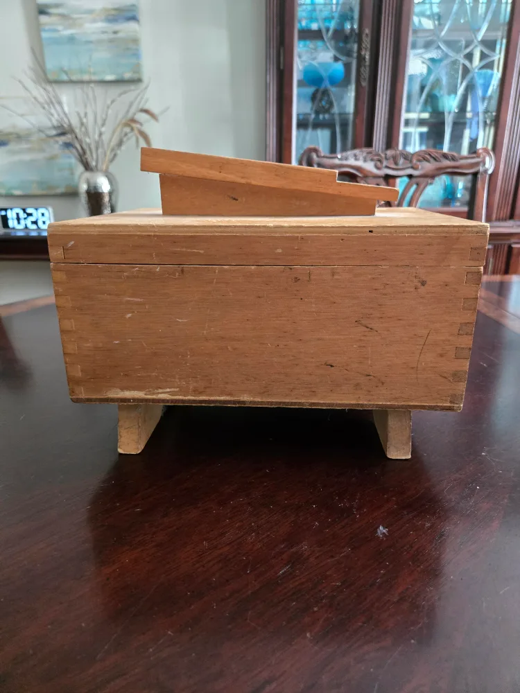 Vintage Wooden Shoe Shine Box image indicator(6)