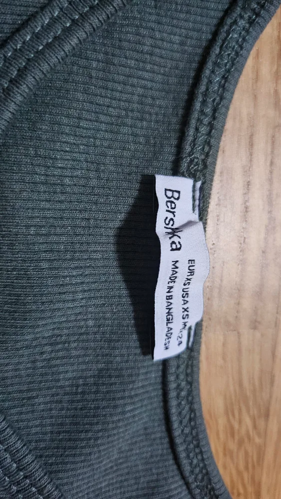 bershka cropped ribbed top image indicator(3)